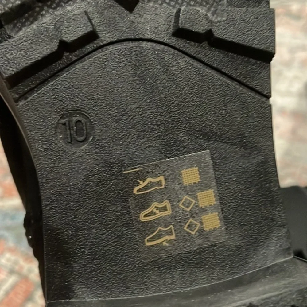 DIRTY LAUNDRY Black Mabelline Lug Sole Boots